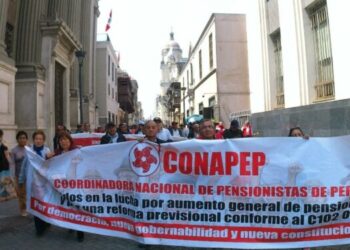 Pensionistas marcharon a Palacio de Gobierno y no encontraron voluntad para dialogar