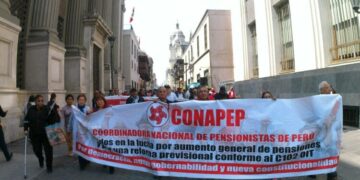 Pensionistas marcharon a Palacio de Gobierno y no encontraron voluntad para dialogar