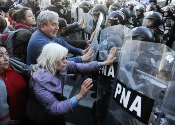 Pensionistas de Argentina: Javier Milei sumiso total a Donald Trump